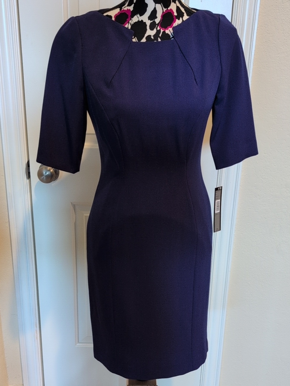 Tahari Elegant Indigo Royal Blue Sheath Dress with Short Sleeves Size 2 NWT